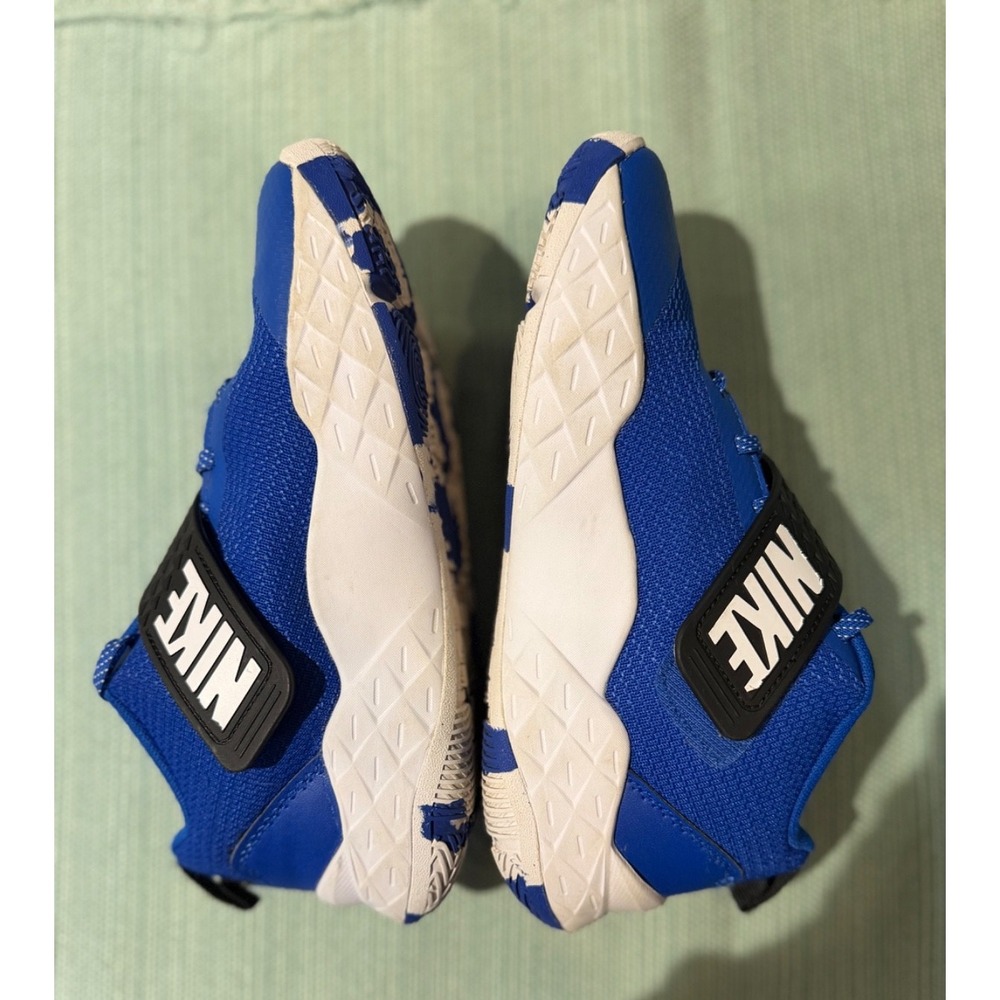 Nike Team Hustle D 12 Kids 6Y Basketball Shoes Game Royal Black HF6279-400